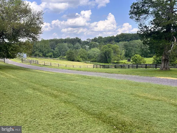 409 COOK MOUNTAIN DR, Brightwood, VA 22715