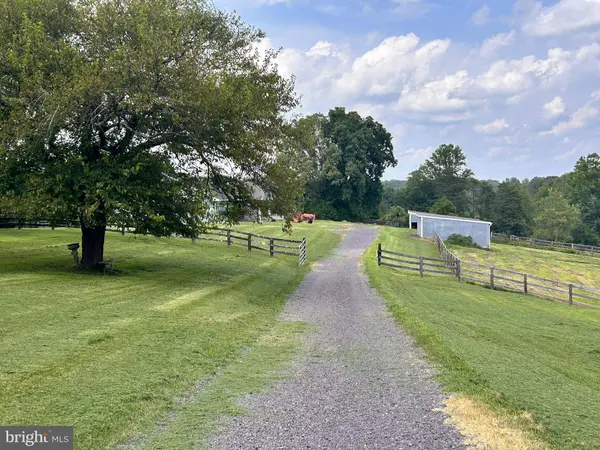 409 COOK MOUNTAIN DR, Brightwood, VA 22715