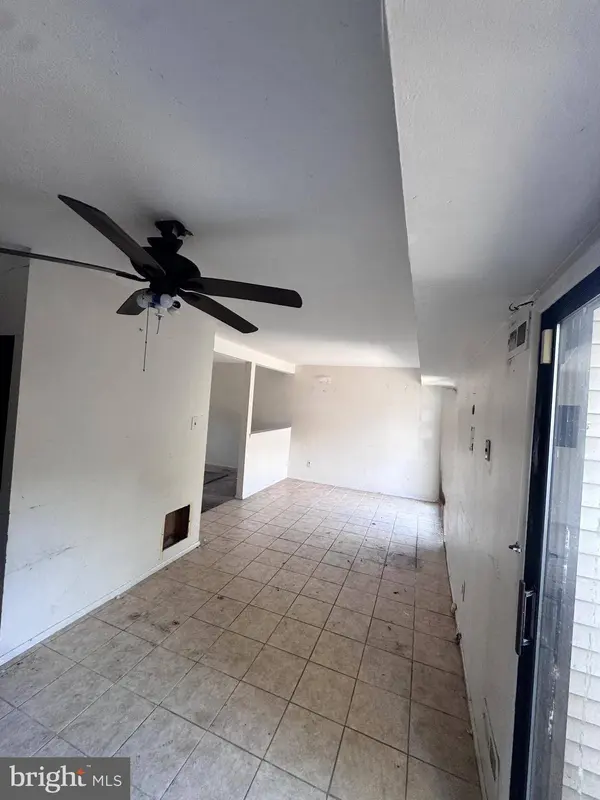 111 PRESIDENTIAL DR, Sicklerville, NJ 08081