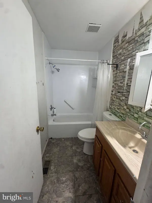 111 PRESIDENTIAL DR, Sicklerville, NJ 08081