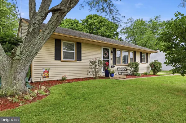 11 WARWICK RD, Stratford, NJ 08084