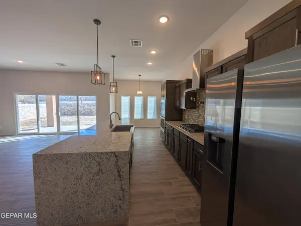 517 La Entrada CIR, Sunland Park, NM 88063