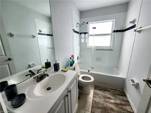 6270 Huntington Lakes CIR #201, Naples, FL 34119
