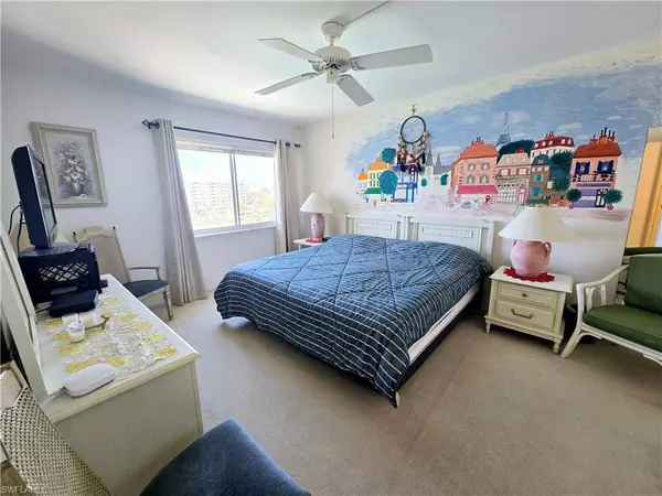 3410 Gulf Shore BLVD N #605, Naples, FL 34103