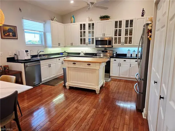 6775 Huntington Lakes CIR #202, Naples, FL 34119