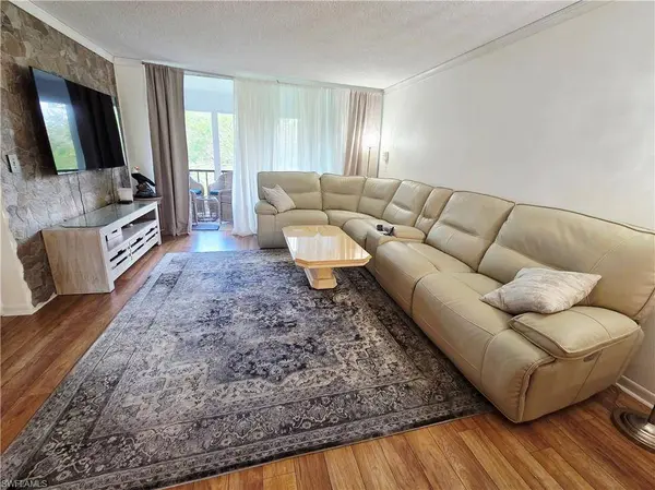 1086 Forest Lakes DR #9207, Naples, FL 34105