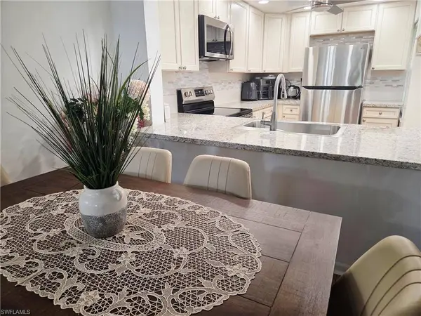 1086 Forest Lakes DR #9207, Naples, FL 34105