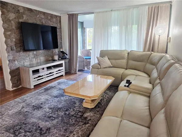 1086 Forest Lakes DR #9207, Naples, FL 34105