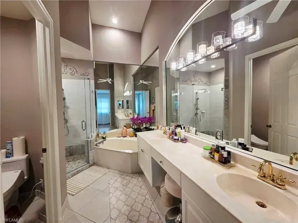 6775 Huntington Lakes CIR #202, Naples, FL 34119