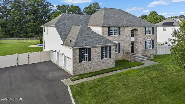 83 Stevenson Drive, Marlboro, NJ 07746