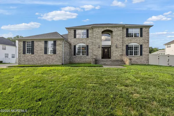 83 Stevenson Drive, Marlboro, NJ 07746