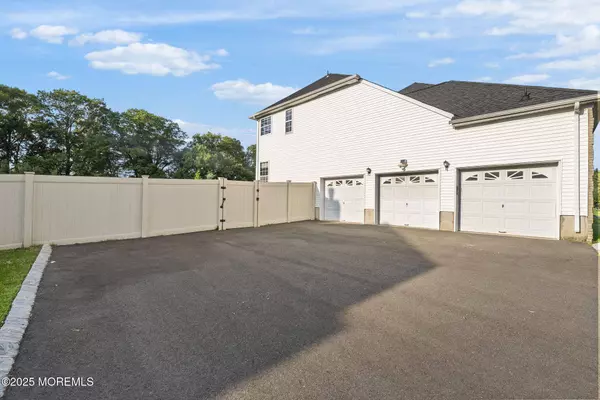 83 Stevenson Drive, Marlboro, NJ 07746