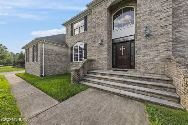 83 Stevenson Drive, Marlboro, NJ 07746