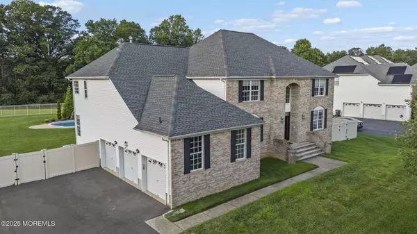 83 Stevenson Drive, Marlboro, NJ 07746