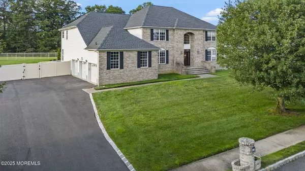 83 Stevenson Drive, Marlboro, NJ 07746