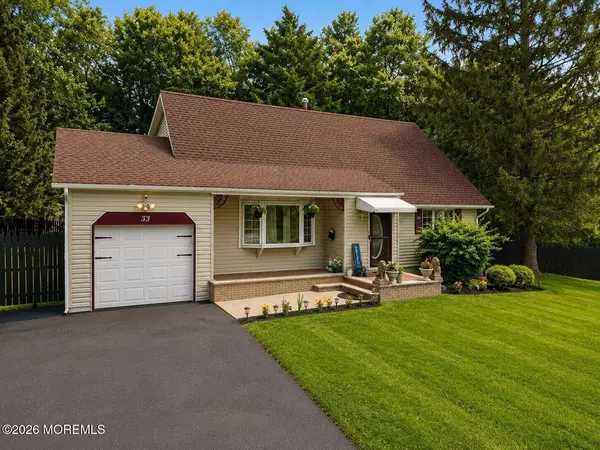 33 Heather Drive, Manalapan, NJ 07726