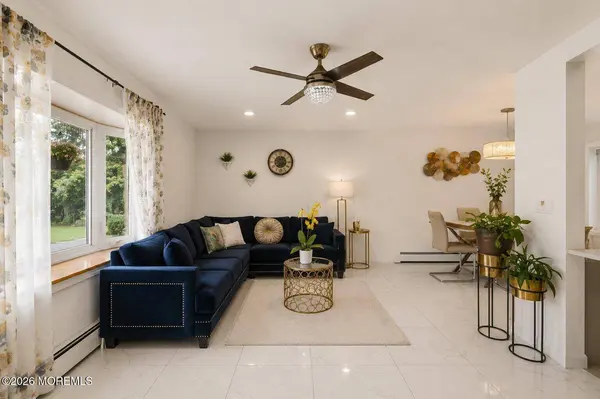 33 Heather Drive, Manalapan, NJ 07726