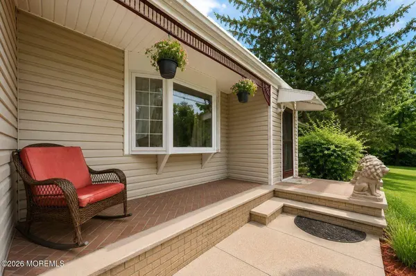 33 Heather Drive, Manalapan, NJ 07726