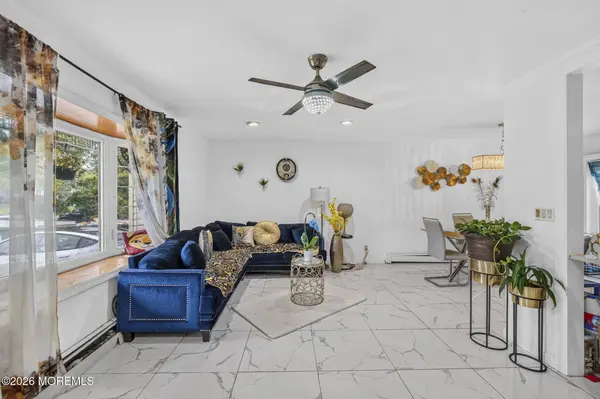 33 Heather Drive, Manalapan, NJ 07726
