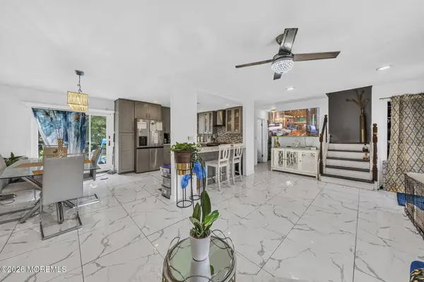 33 Heather Drive, Manalapan, NJ 07726
