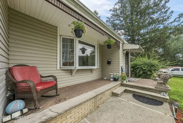 33 Heather Drive, Manalapan, NJ 07726