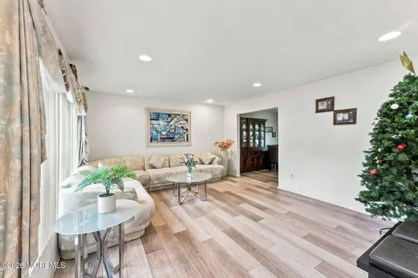 7 Thetford Lane, Marlboro, NJ 07746