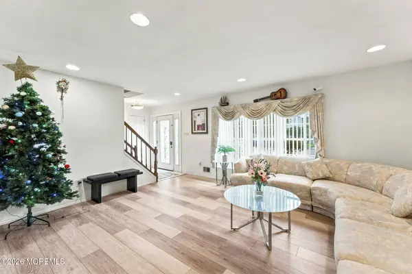 7 Thetford Lane, Marlboro, NJ 07746