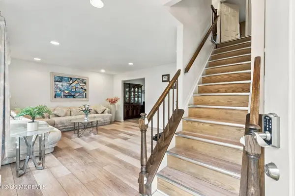 7 Thetford Lane, Marlboro, NJ 07746