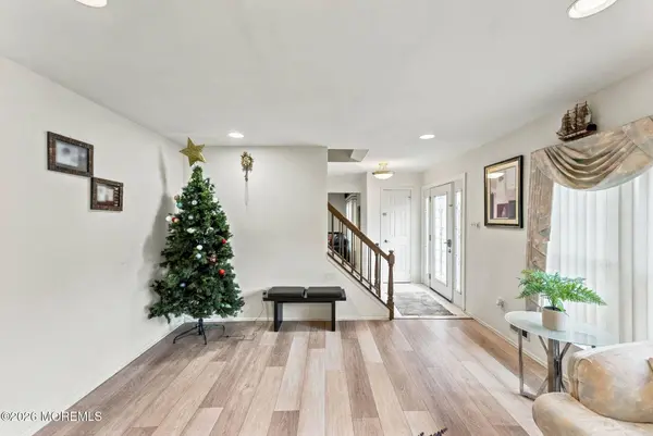 7 Thetford Lane, Marlboro, NJ 07746