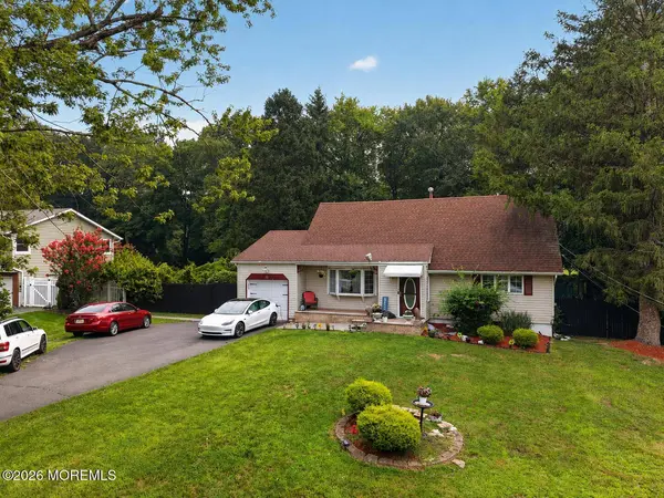 33 Heather Drive, Manalapan, NJ 07726