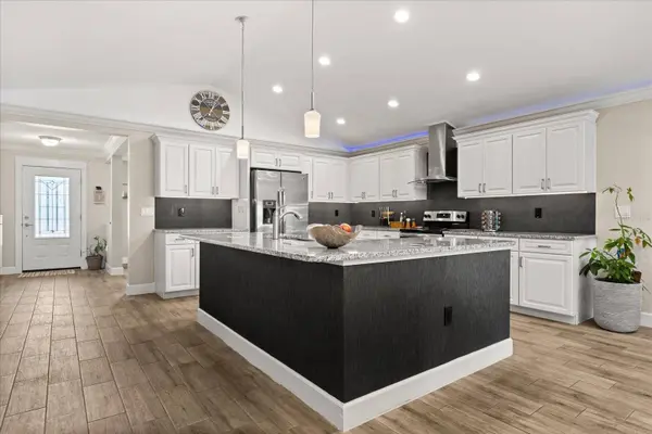 18114 EAGLES WAY, Tavares, FL 32778