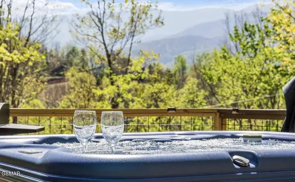 725 Sunshine Trail, Gatlinburg, TN 37738