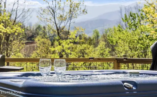 725 Sunshine Trail, Gatlinburg, TN 37738