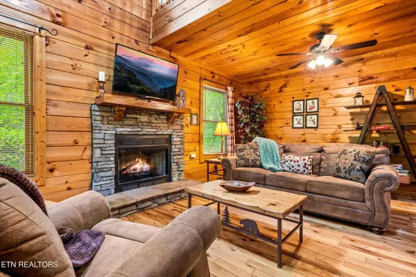 1712 Pulaski LN, Sevierville, TN 37862
