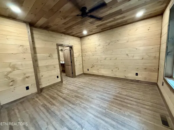 3210 Pine WAY, Pigeon Forge, TN 37863