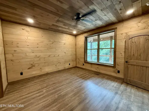 3210 Pine WAY, Pigeon Forge, TN 37863