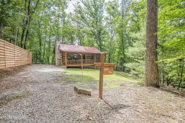 1510 Dawn LN, Sevierville, TN 37876