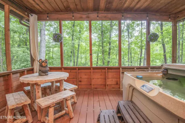 1510 Dawn LN, Sevierville, TN 37876