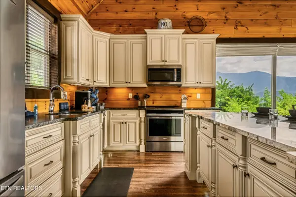 729 Bear Walk WAY, Gatlinburg, TN 37738