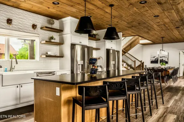 712 Bear Walk WAY, Gatlinburg, TN 37738