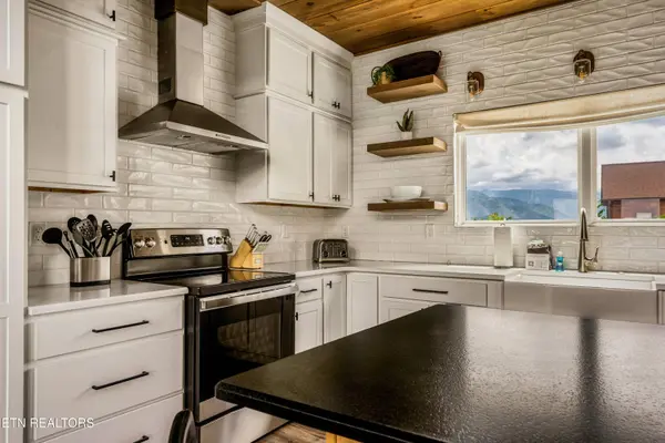 712 Bear Walk WAY, Gatlinburg, TN 37738