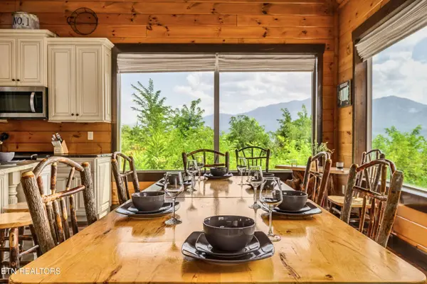 729 Bear Walk WAY, Gatlinburg, TN 37738
