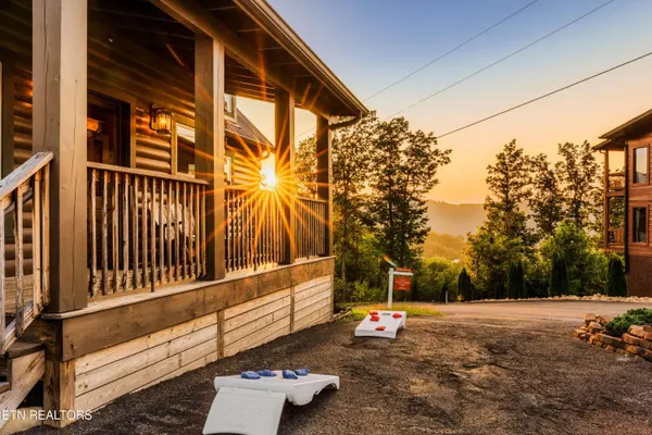 729 Bear Walk WAY, Gatlinburg, TN 37738