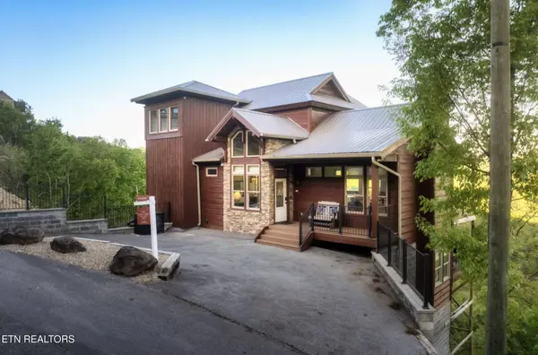 811 Sourwood DR, Gatlinburg, TN 37738