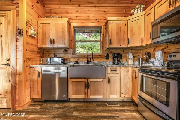 1876 Billard WAY, Sevierville, TN 37876