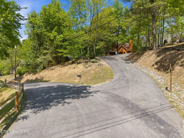 3513 Country Pines WAY, Sevierville, TN 37876