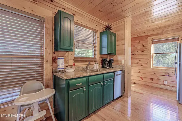 749 Chickasaw Gap WAY, Pigeon Forge, TN 37863