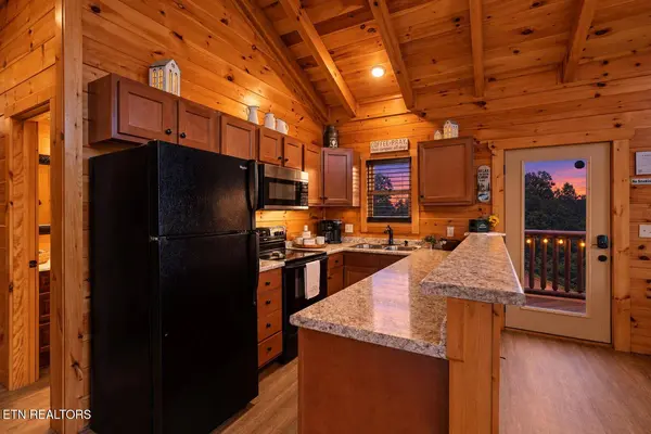 705 Rondayview LN, Sevierville, TN 37876