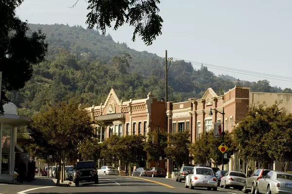feature image of &quot;Discover Los Gatos: Where &#39;Small Town Service, Community Stewardship, Future Focus&#39; Meets Modern Silicon Valley Vibrancy&quot;