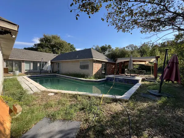 9902 Wood Forest Dr, Dallas, TX 75243-4920